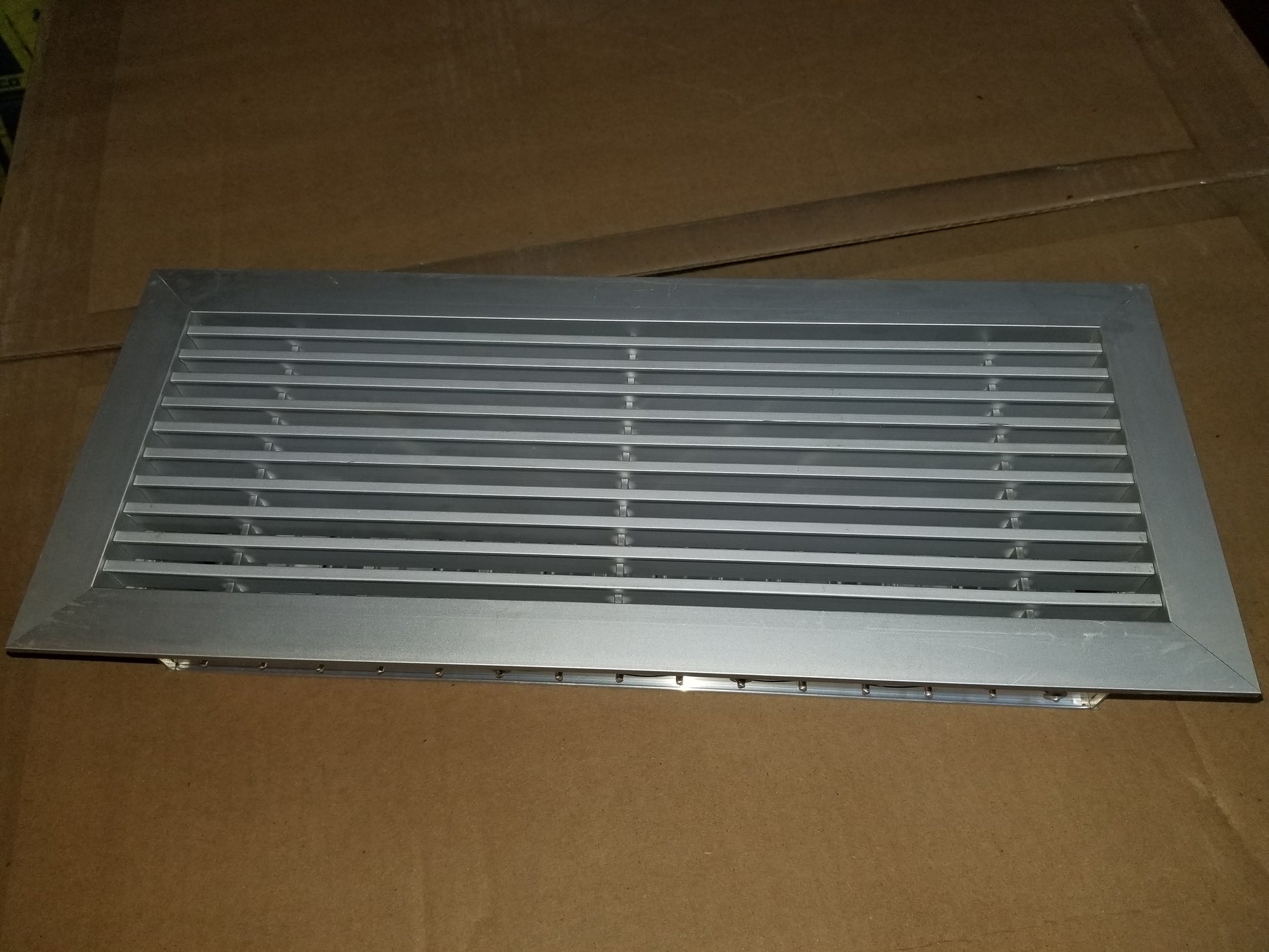 16" X 6" ALUMINUM LINEAR DIFFUSER W/ DAMPER