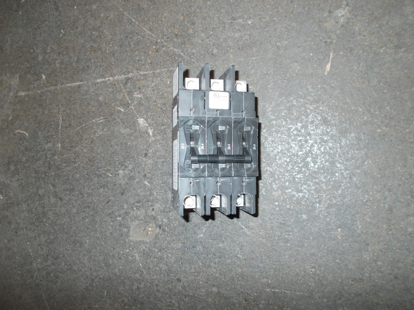 3 POLE 24.4 AMP "209 MULTI-POLE" SERIES HYDRAULIC MAGNETIC CIRCUIT BREAKER PROTECTOR 240/50-60/1 OR 3