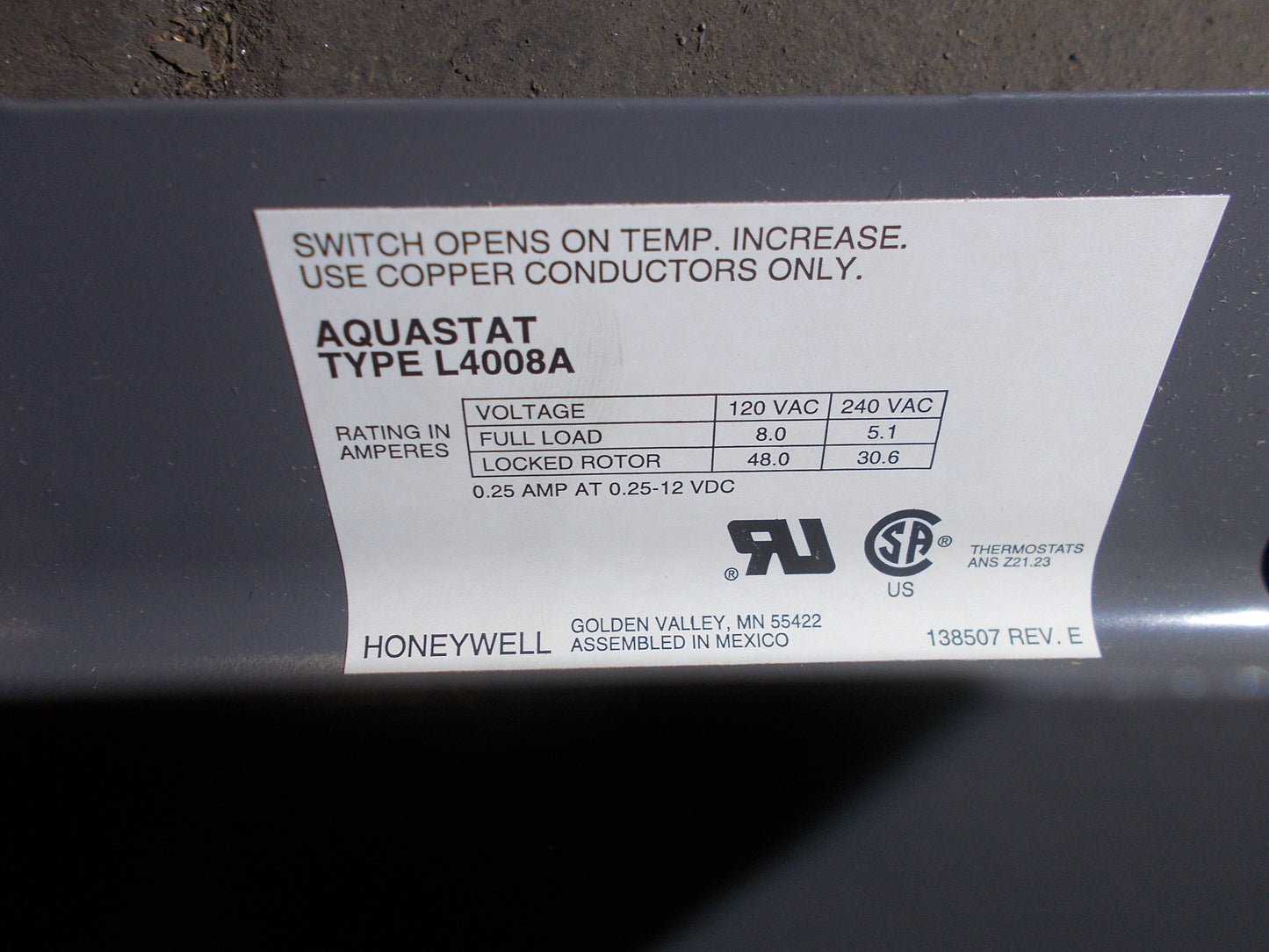 AQUASTAT CONTROLLER, 120-240 VAC