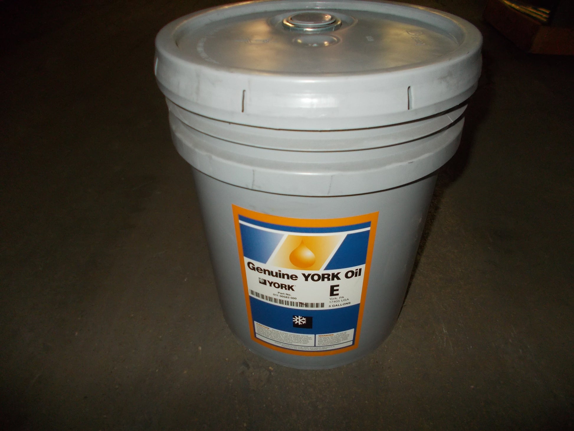 5 GALLON YORK TYPE "E" MINERAL OIL