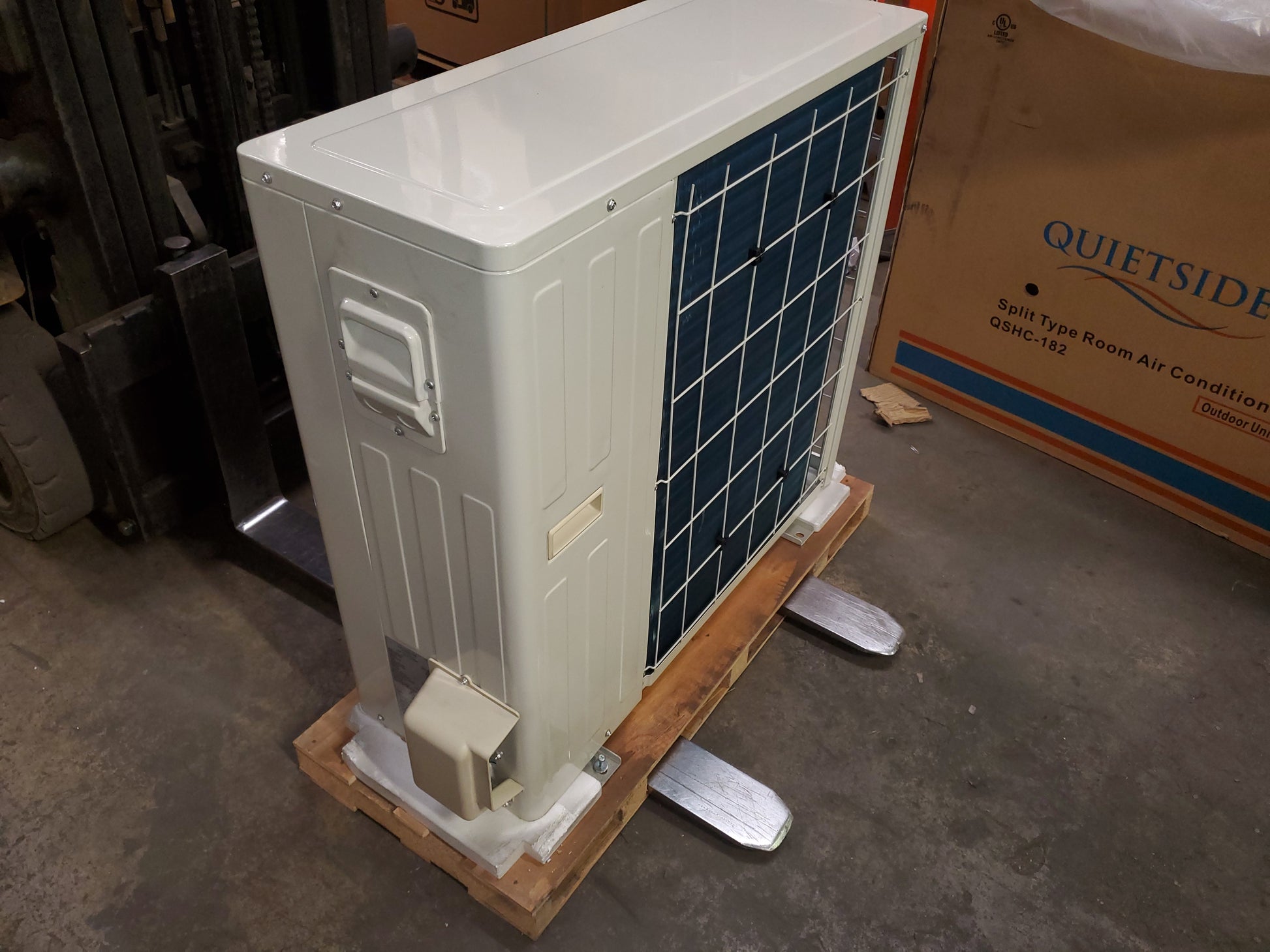 18,000 BTU SINGLE-ZONE OUTDOOR MINI-SPLIT HEAT PUMP UNIT, 13 SEER 230/60/1 R-410A 620 CFM