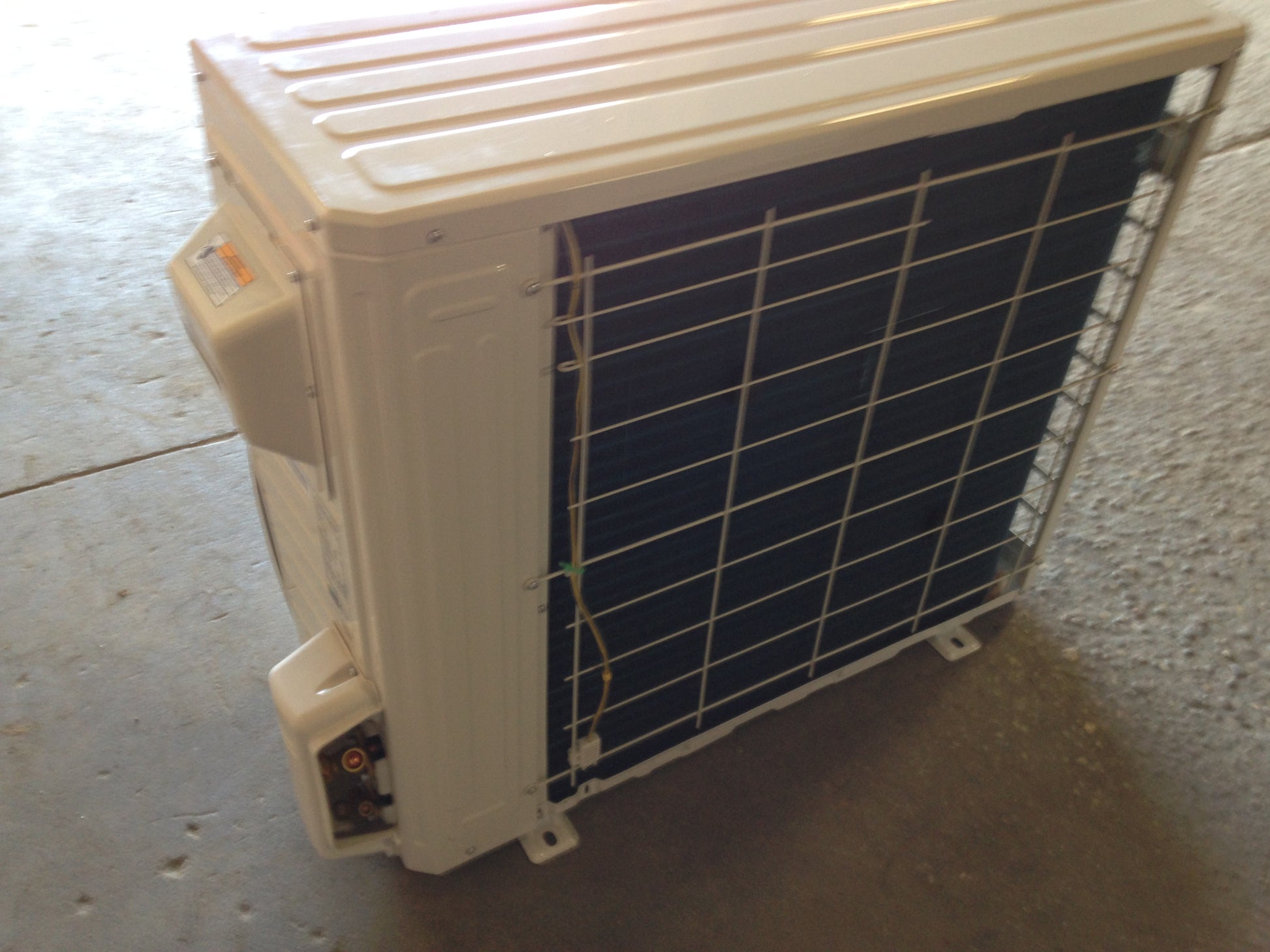 24,000 BTU SINGLE ZONE OUTDOOR MINI-SPLIT HEAT PUMP UNIT, 20 SEER 208-230/60/1 R-410A