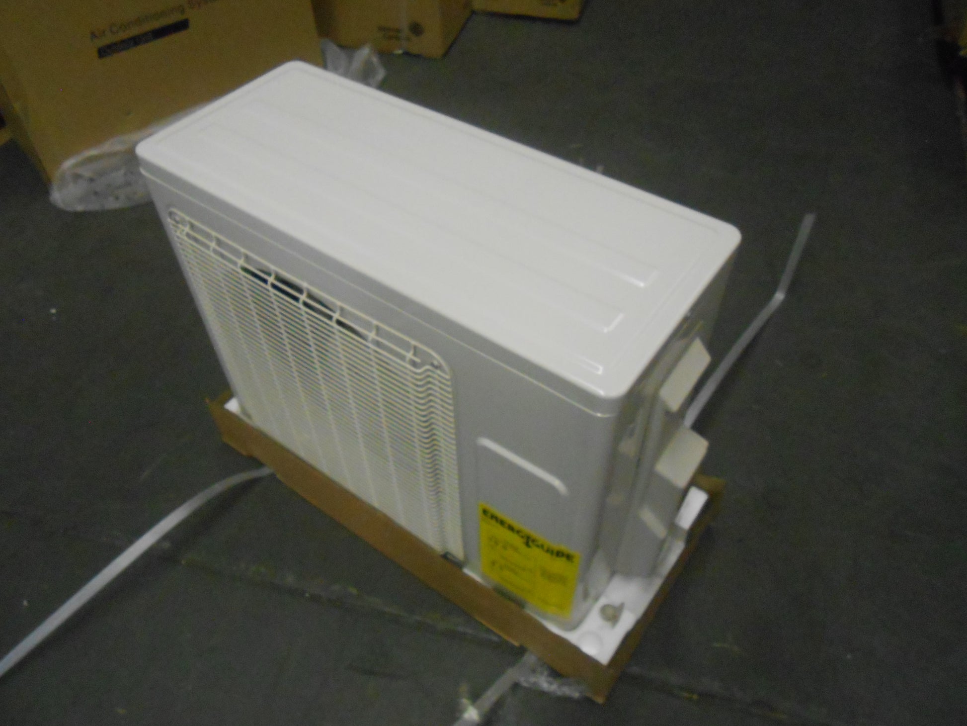 9,000 BTU SINGLE-ZONE MODULATING INVERTER TYPE OUTDOOR MINI-SPLIT HEAT PUMP UNIT, 16 SEER 208-230/60/1 R-410A