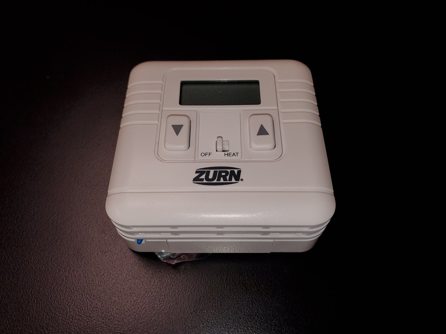 24 VOLT HARD-WIRED DIGITAL NON-PROGRAMMABLE THERMOSTAT