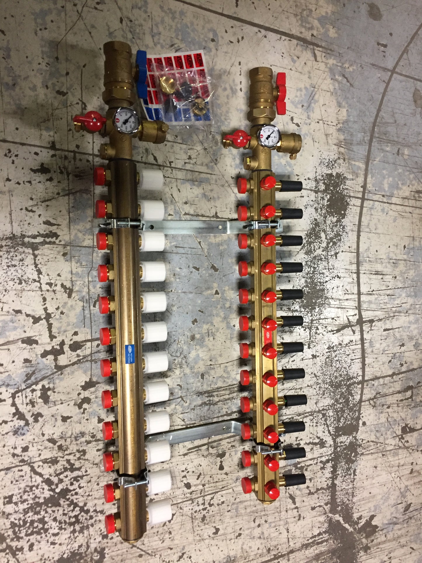 12 PORT "ACCUFLOW" PREASSEMBLED RADIANT HEATING MANIFOLD
