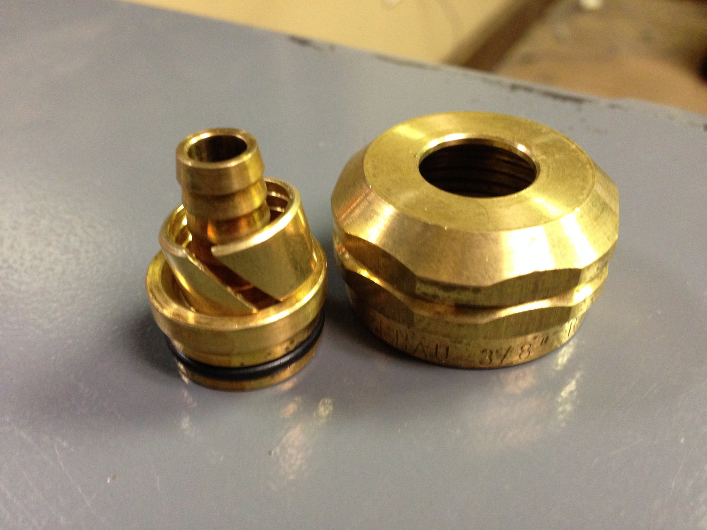 3/8" RAUPEX x R-20 BRASS MANIFOLD OUTLET