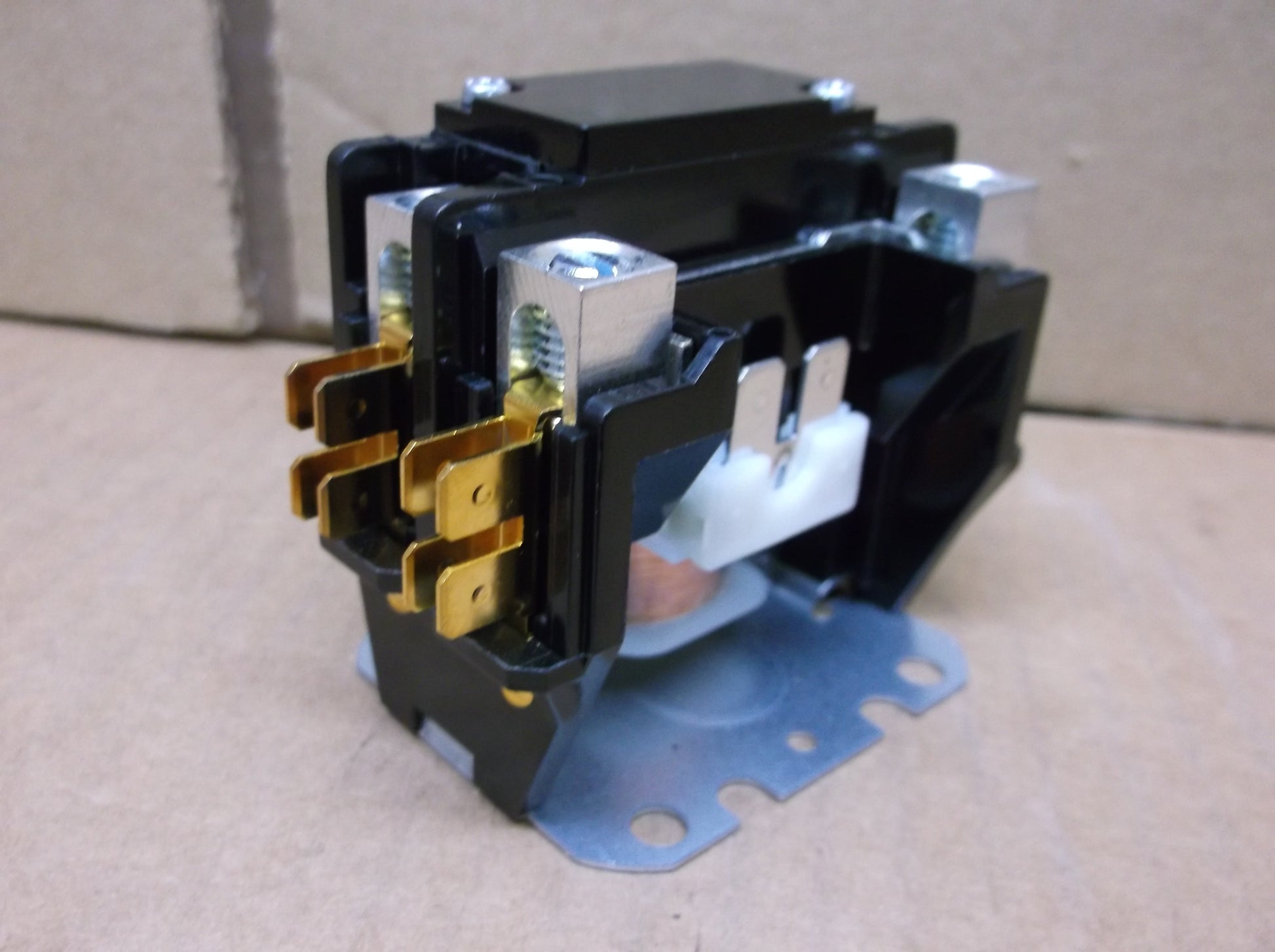 1 POLE 40 AMP CONTACTOR WITH SHUNT, COIL:120VAC, HERTZ:50/60