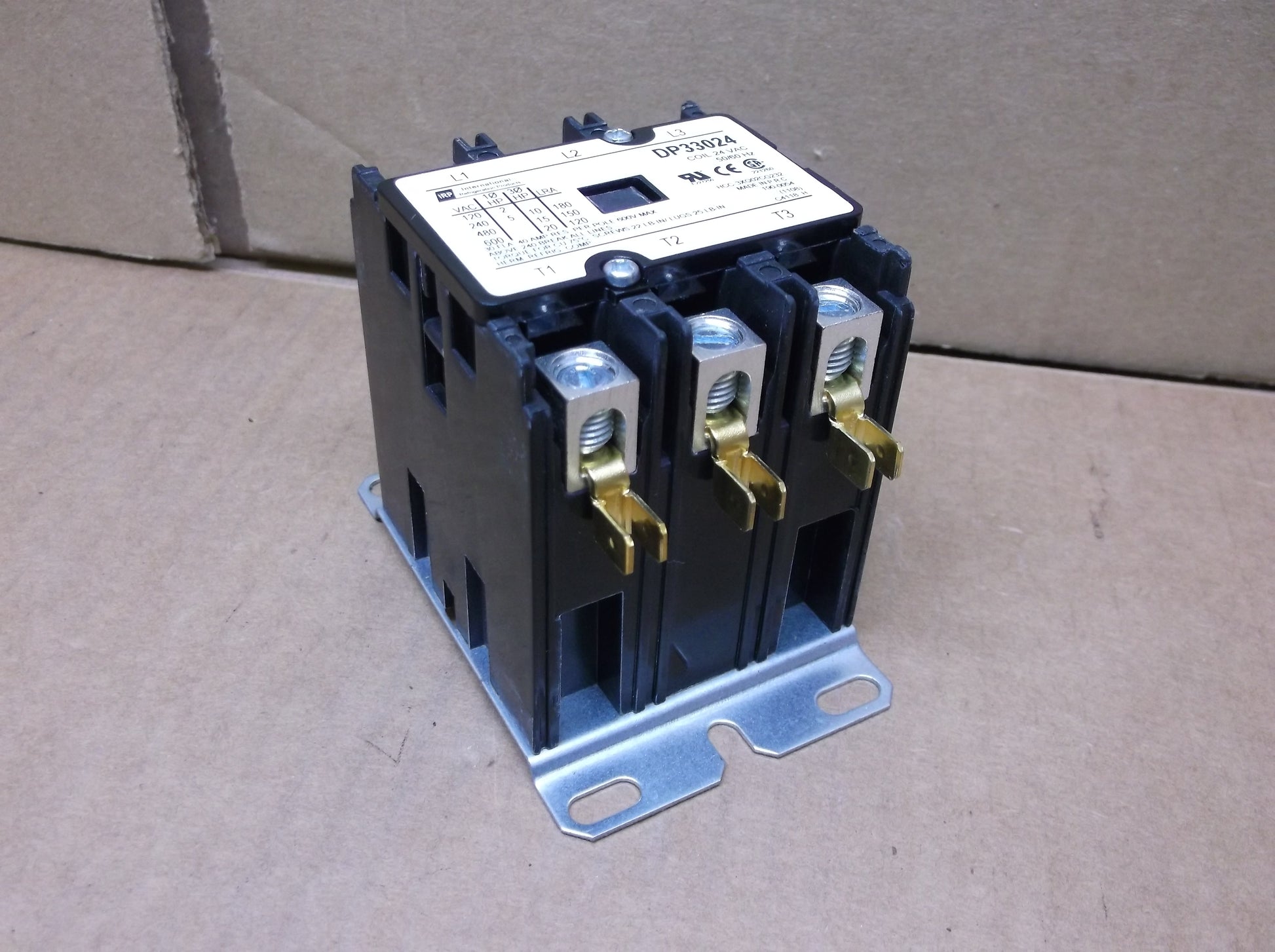 3 POLE 30 AMP CONTACTOR, COIL:24VAC, HERTZ:50/60, 600V MAX – Surplus ...