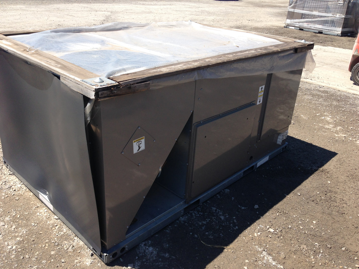 5 TON 2 STAGE CONVERTIBLE NATURAL GAS/ELECTRIC PACKAGED UNIT, 15  SEER 81% 460/60/3 R-410A