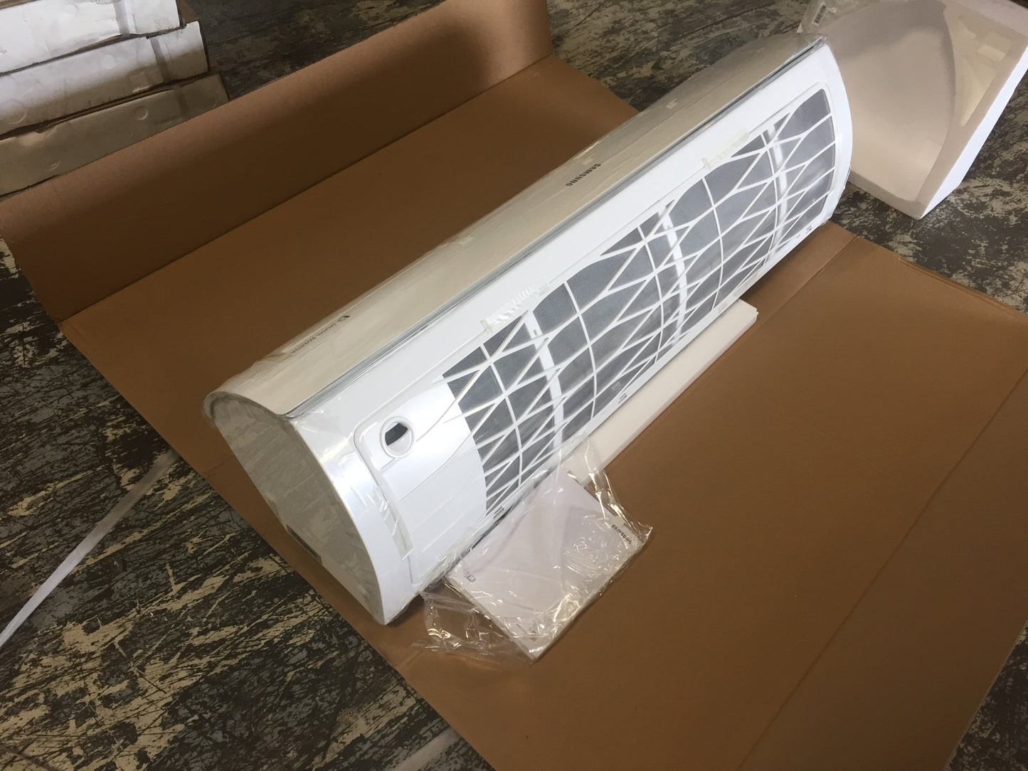 24,000 BTU SINGLE ZONE INDOOR MINI-SPLIT HEAT PUMP, 208/230-60-1, R410A