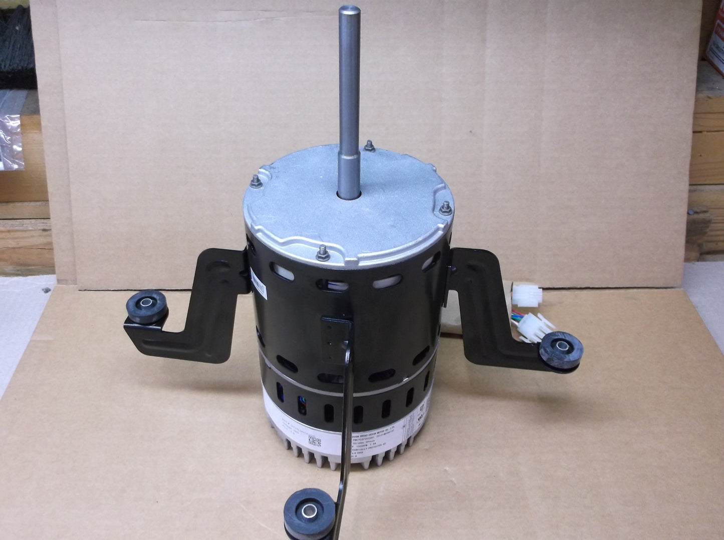 1.2HP ECM BLOWER MOTOR  460/50-60/3   RPM:1300/VARIABLE SPEED