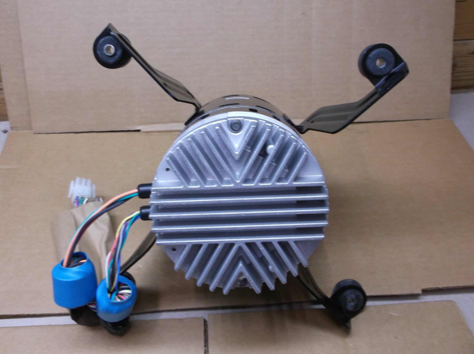 1.2HP ECM BLOWER MOTOR  460/50-60/3   RPM:1300/VARIABLE SPEED