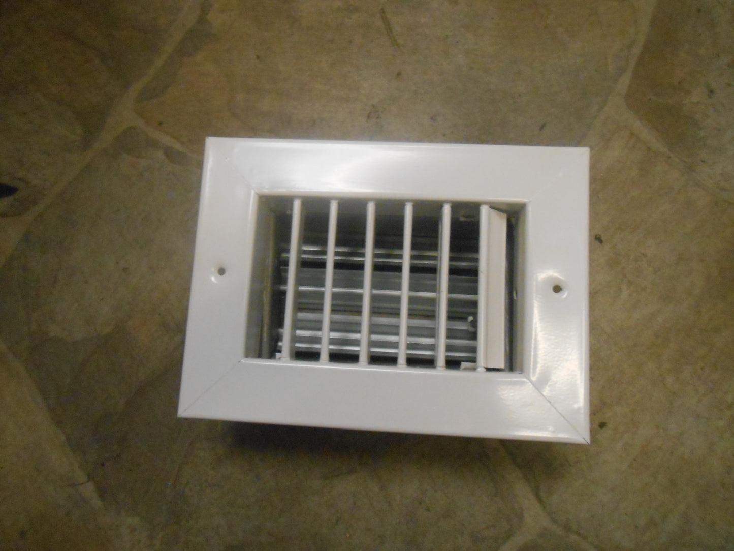 6 X 4 CEILING/WALL REGISTER WITH ADJUSTABLE LOUVERS
