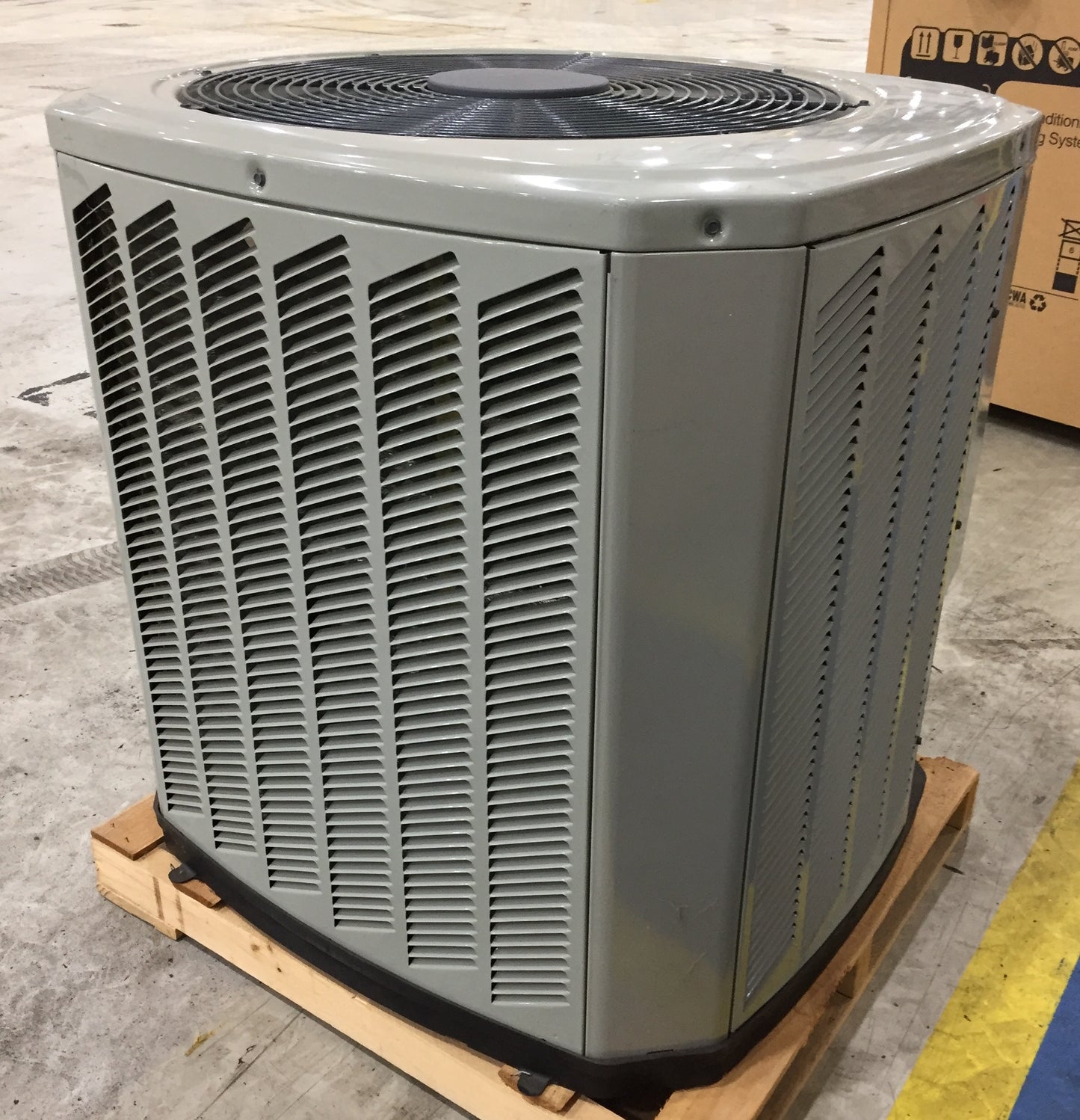 2-1/2 TON SPLIT-SYSTEM AIR CONDITIONER 13 SEER 460/60/3 R-410A