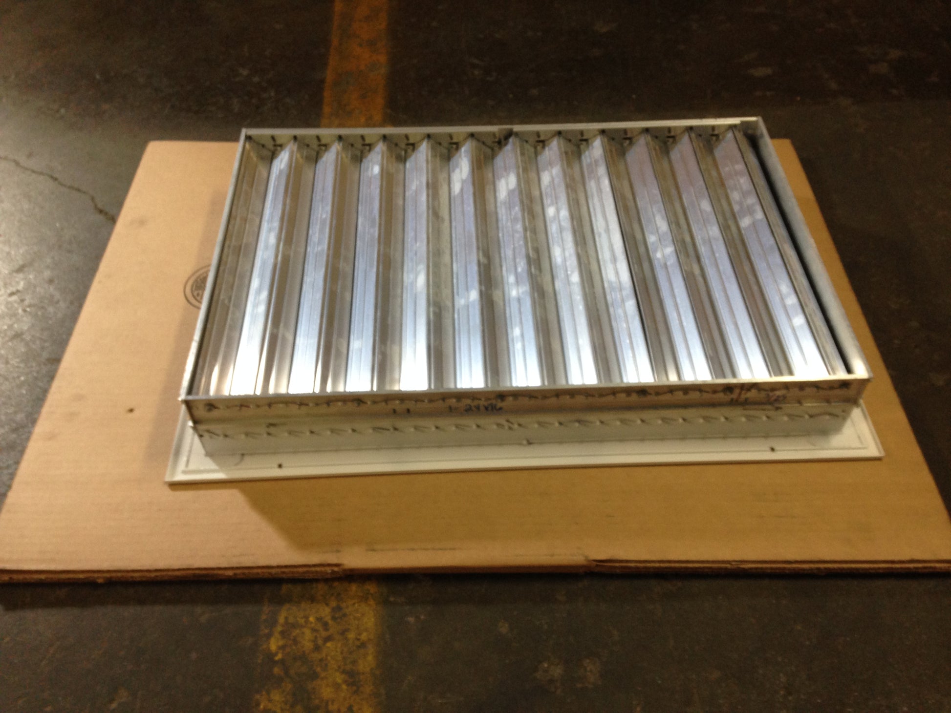 24" X 16" REGISTER, ALUMINUM, WHITE, W/OBD