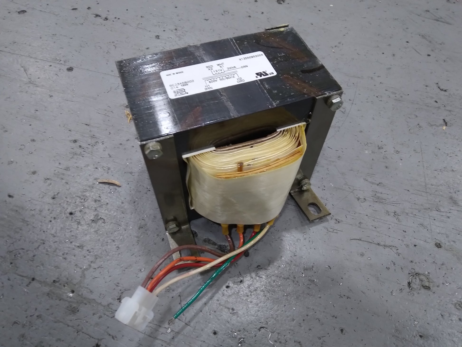 2000 VA TRANSFORMER, 600V PRIMARY AND 121V SECONDARY, 50/60 HERTZ