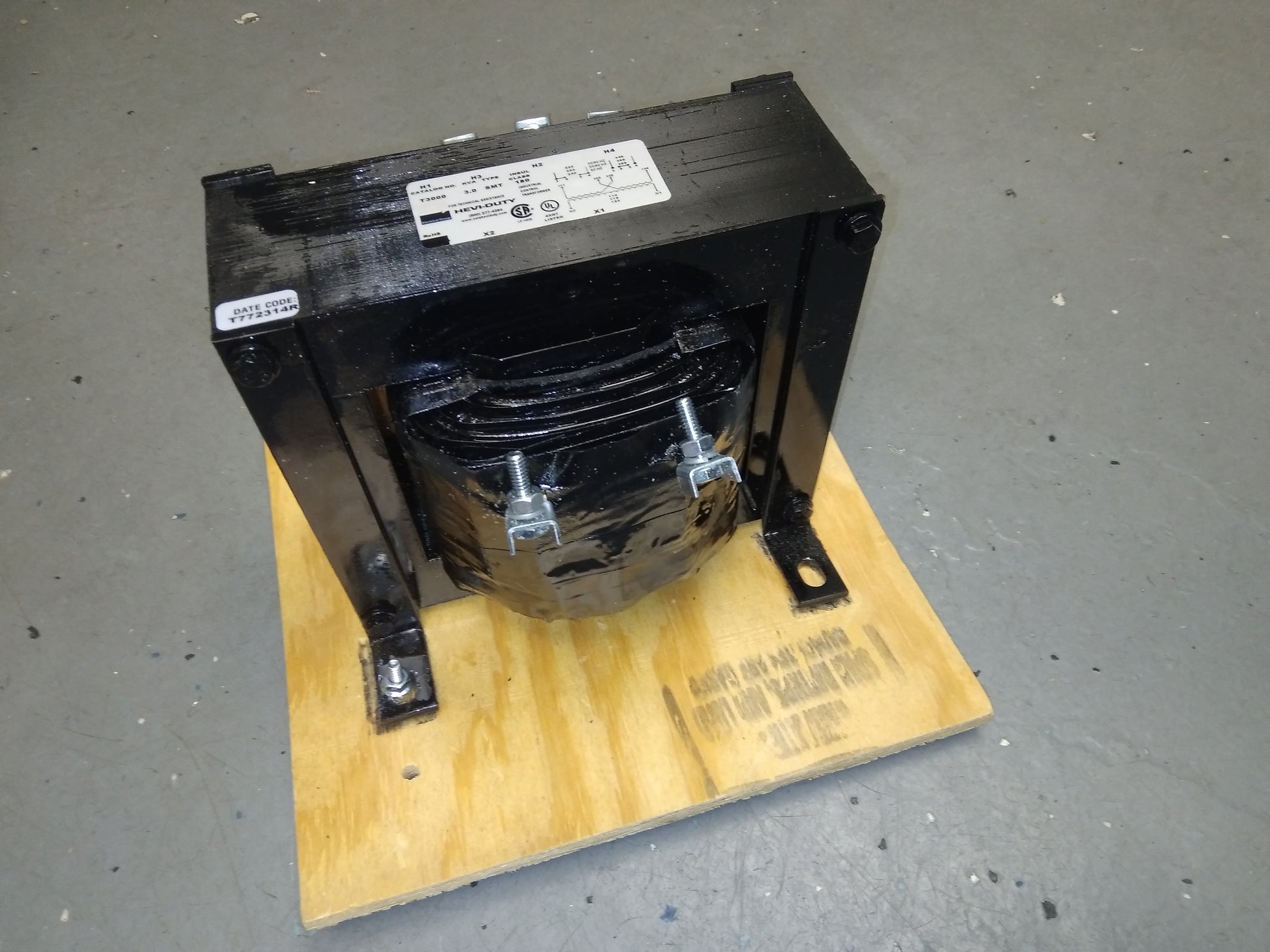 3000 VA TRANSFORMER, 240/480V PRIMARY AND 120V SECONDARY, 50/60 HERTZ