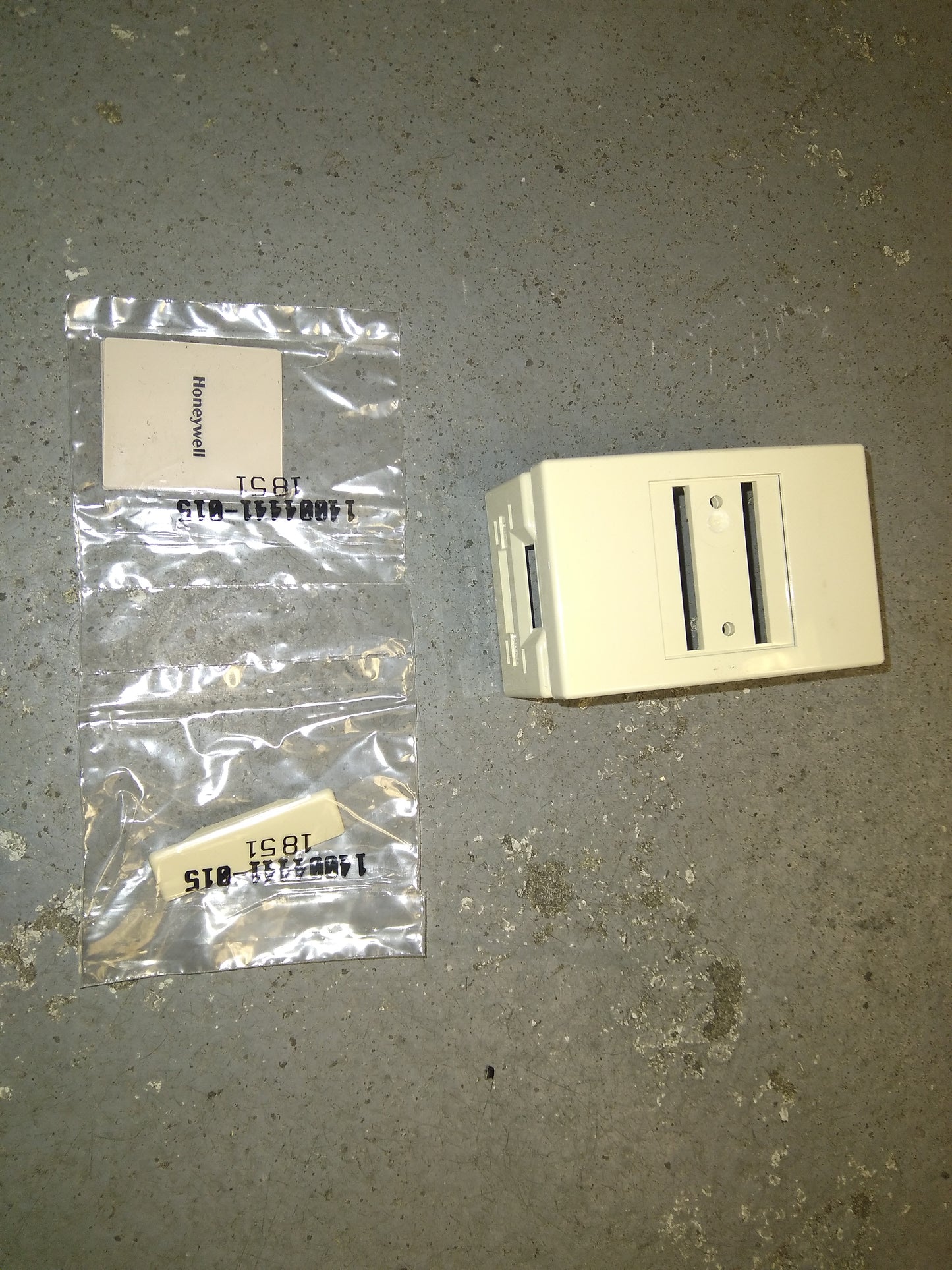 PNEUMATIC THERMOSTAT COVER KIT 