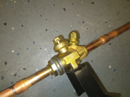 TUBE ASSEMBLY WITH LIQUID LINE BALL VALVE