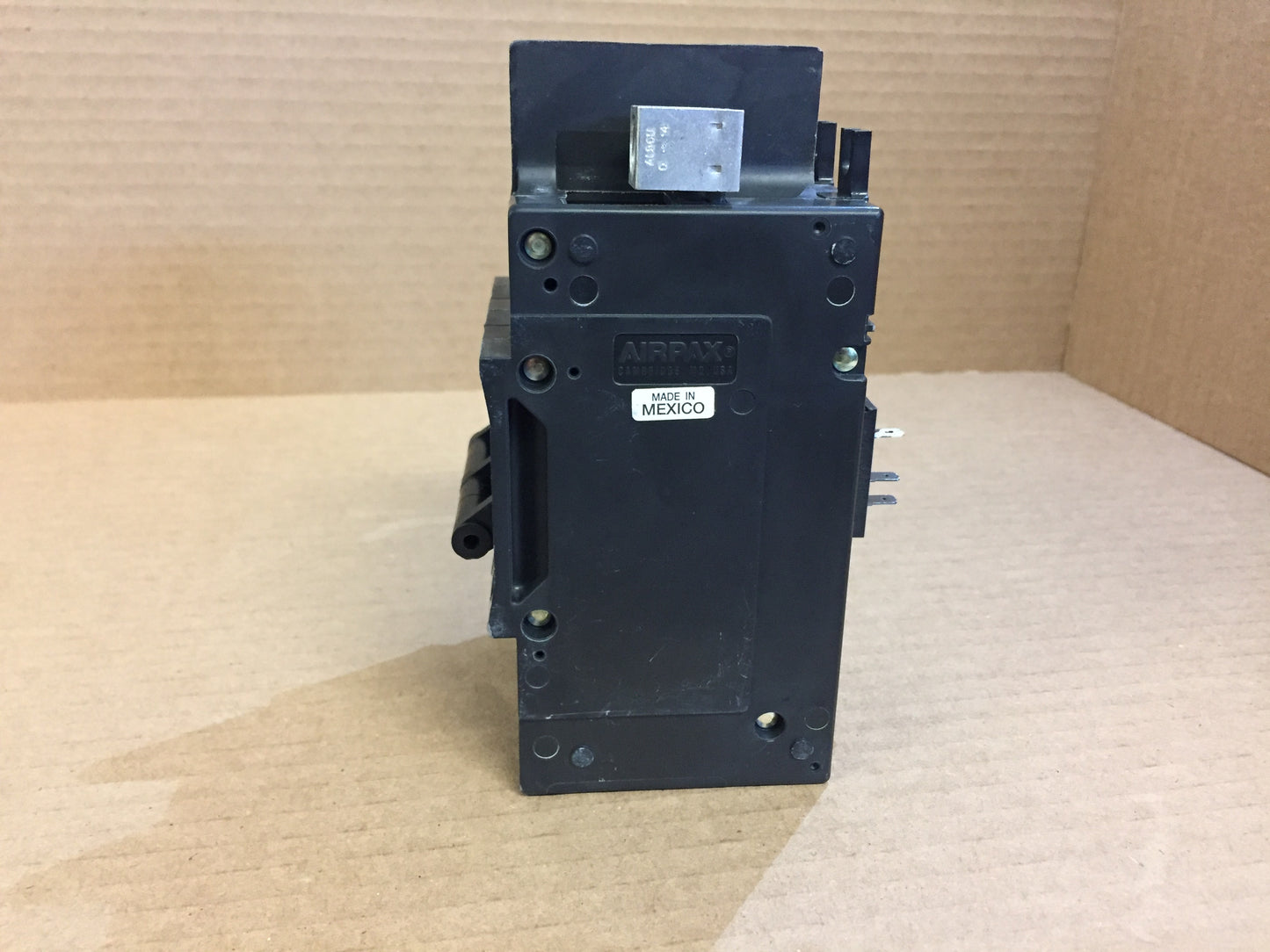 3 POLE 42.61 AMP, HYDRAULIC MAGNETIC CIRCUIT BREAKER PROTECTOR/FOR MANUAL CONTROLLER APPLICATIONS, MAX VOLTS:240, HZ:50/60, IN MFG. BOX, MADE IN MEXICO.