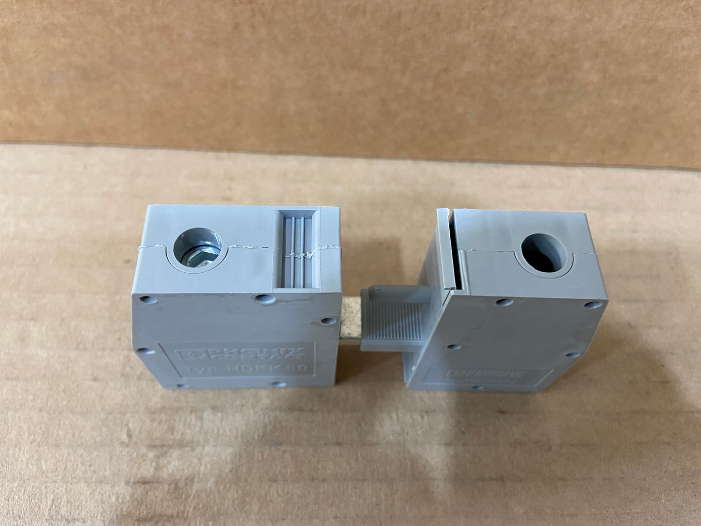 SINGLE POLE TERMINAL BLOCK 600V 125AMP