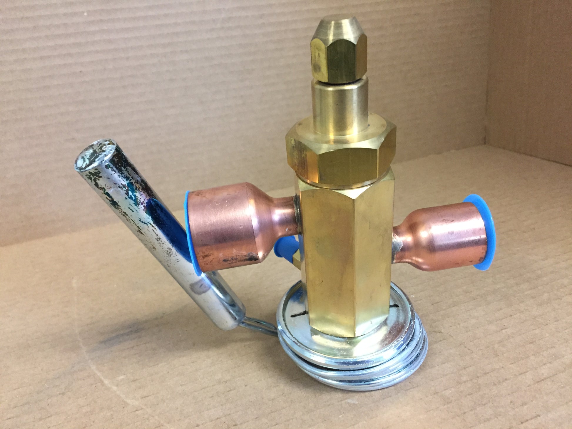 THERMOSTATIC EXPANSION VALVE