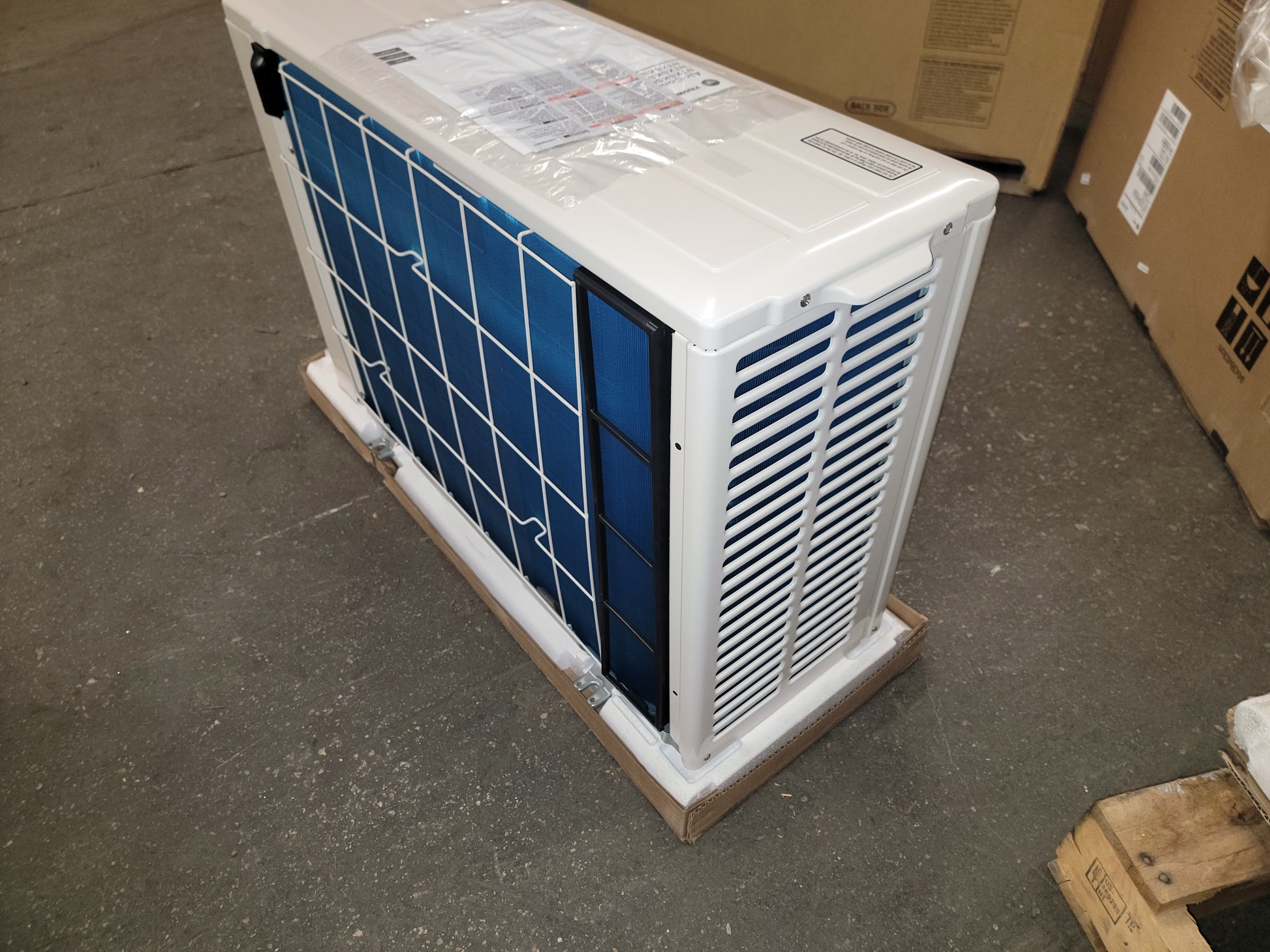 9,000 BTU SINGLE-ZONE INVERTER-DRIVEN OUTDOOR HEAT PUMP MINI SPLIT UNIT, 18 SEER 230/60/1 R-410A