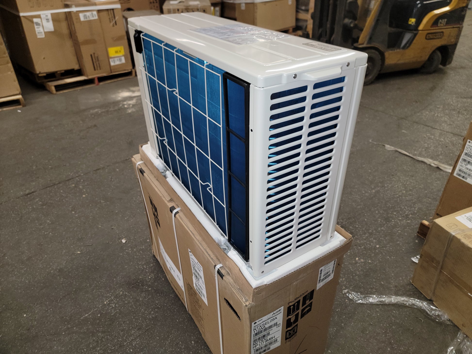 12,000 BTU SINGLE-ZONE INVERTER-DRIVEN OUTDOOR HEAT PUMP MINI SPLIT UNIT, 23.1 SEER 208-230/60/1 R-410A