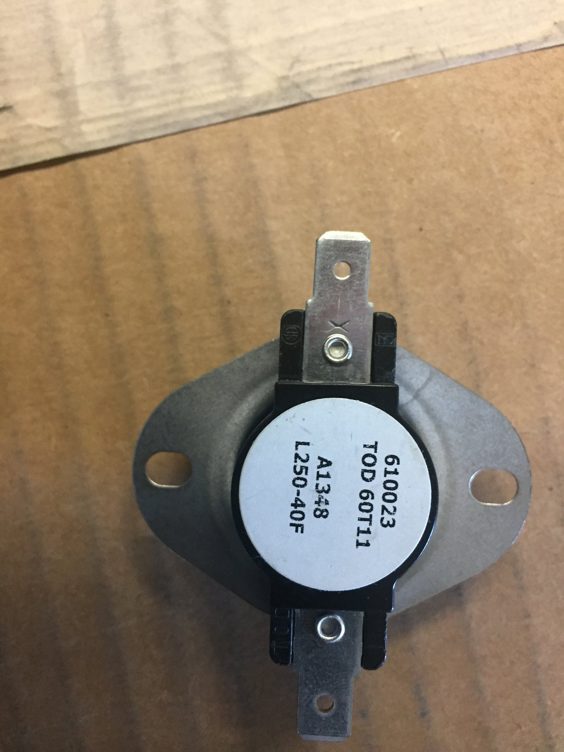 LIMIT CONTROL THERMOSTAT, OPEN:250, CLOSE:210 (40)