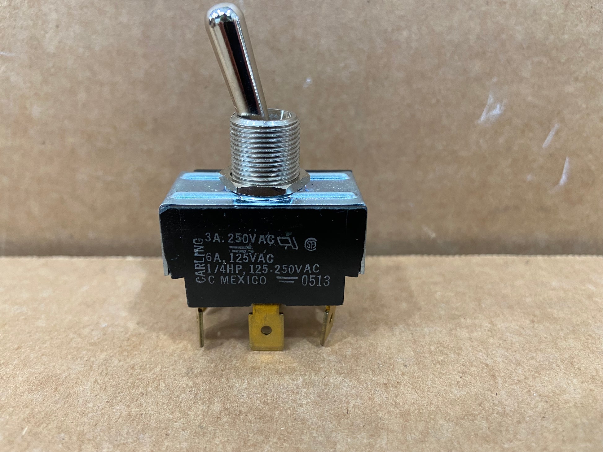 ON-NONE-ON TOGGLE SWITCH 3/6AMP 125/250VOLT