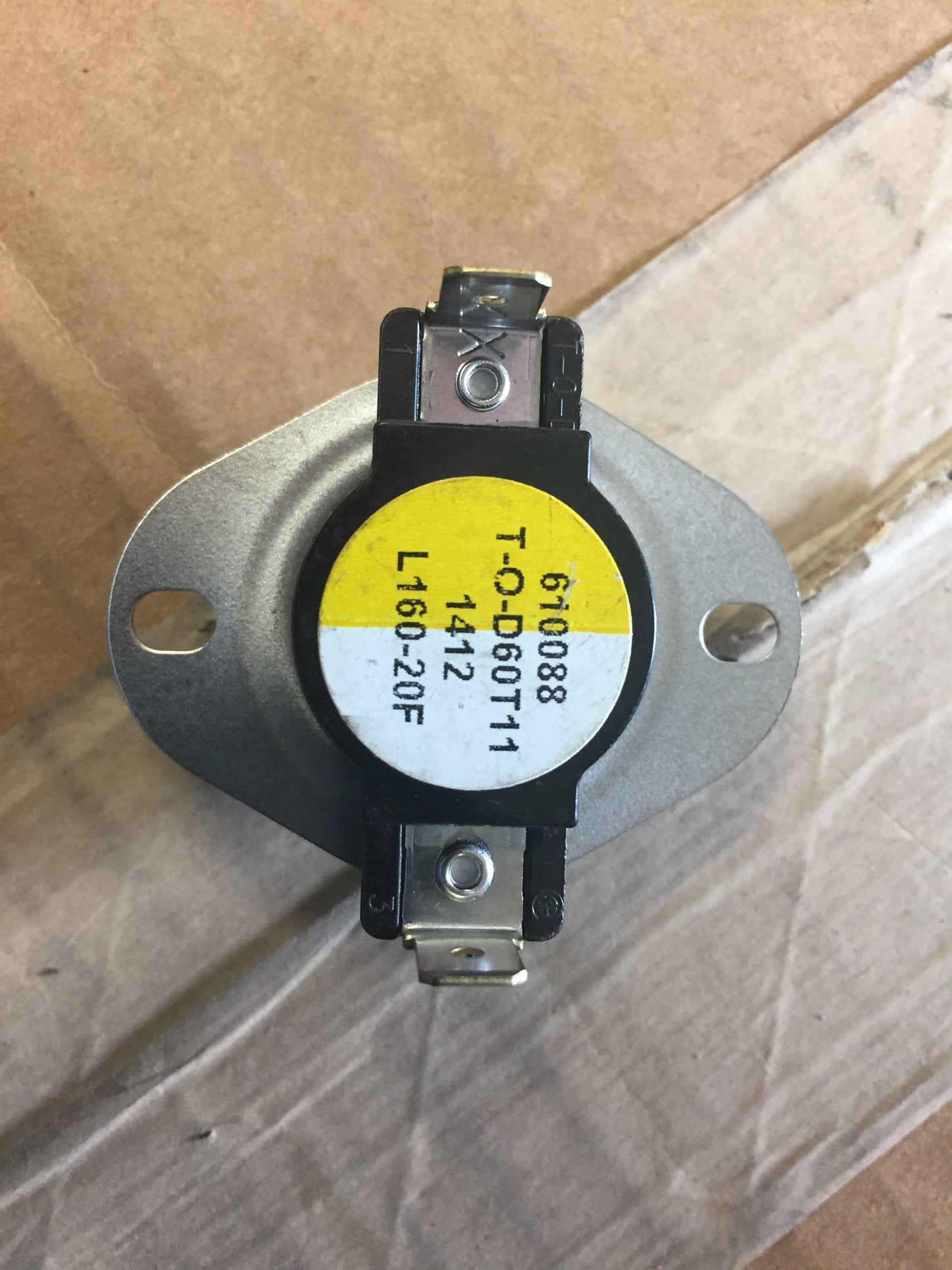 THERMOSTAT, OPEN:160 ,CLOSE:140(20)