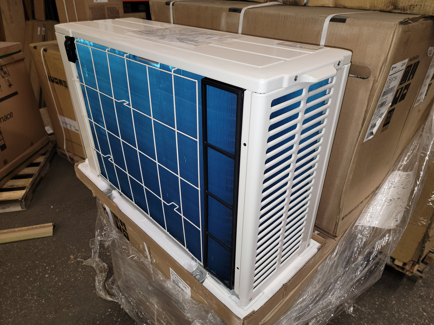 9,000 BTU SINGLE-ZONE INVERTER-DRIVEN OUTDOOR HEAT PUMP MINI SPLIT UNIT, 24.6 SEER 208-230/60/1 R-410A