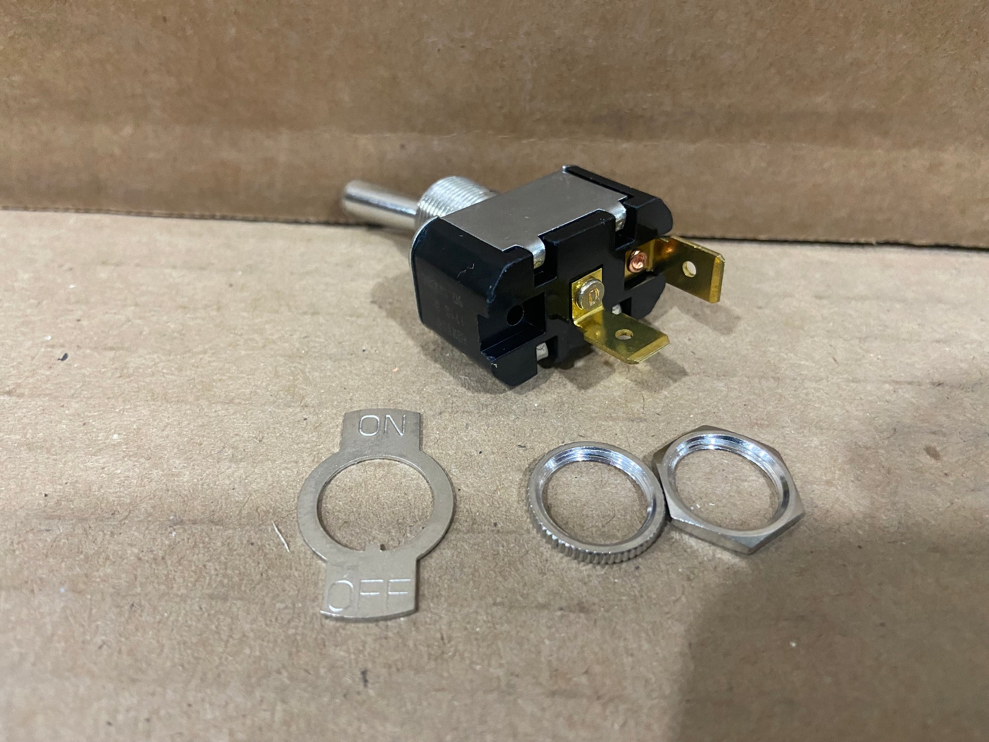 120-250 VAC ON/OFF TOGGLE SWITCH
