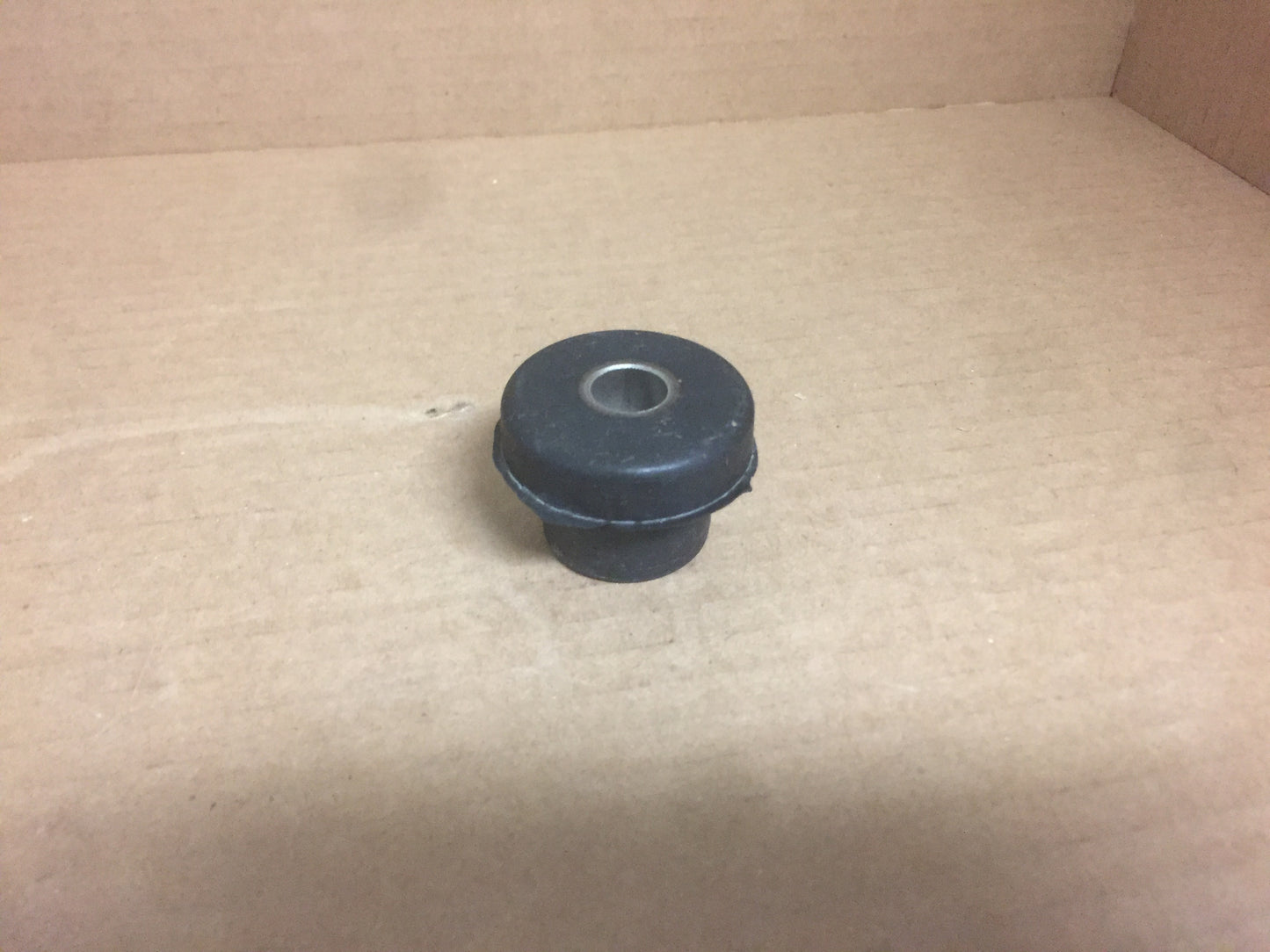 VIBRATION ISOLATOR MOUNT 