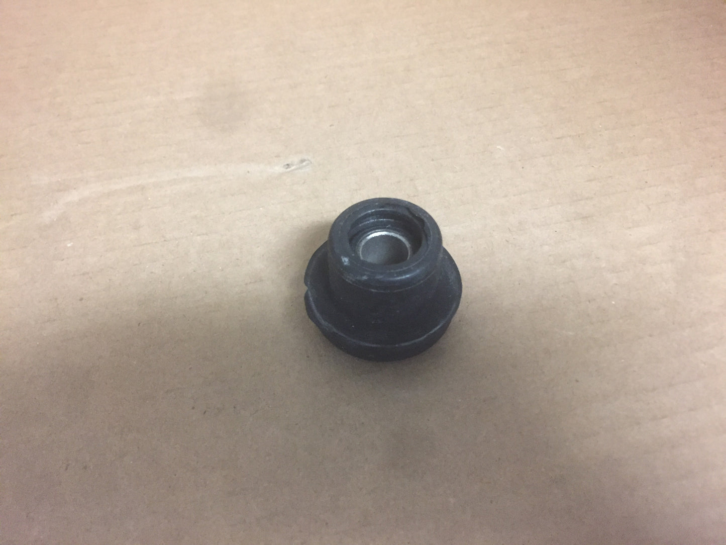 VIBRATION ISOLATOR MOUNT 