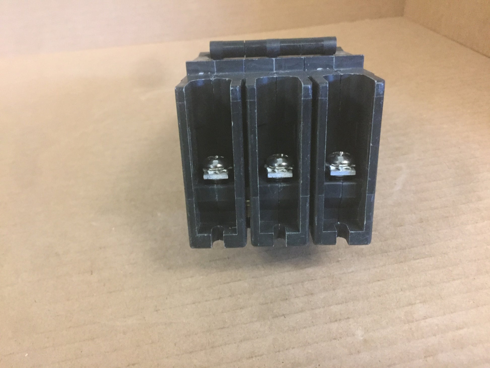 3 POLE CIRCUIT BREAKER