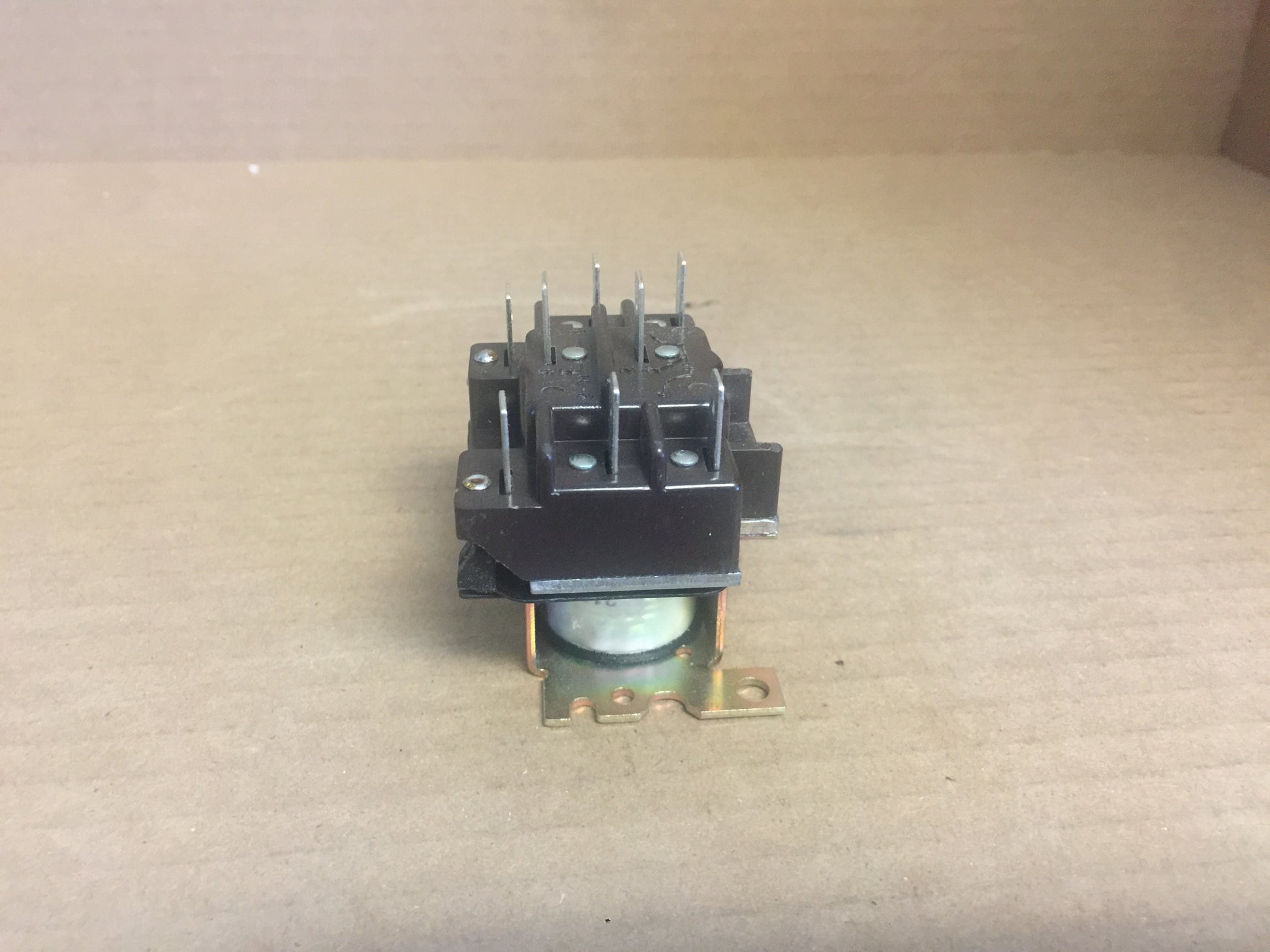 DPDT PILOT DUTY RELAY 208/240 VOLT