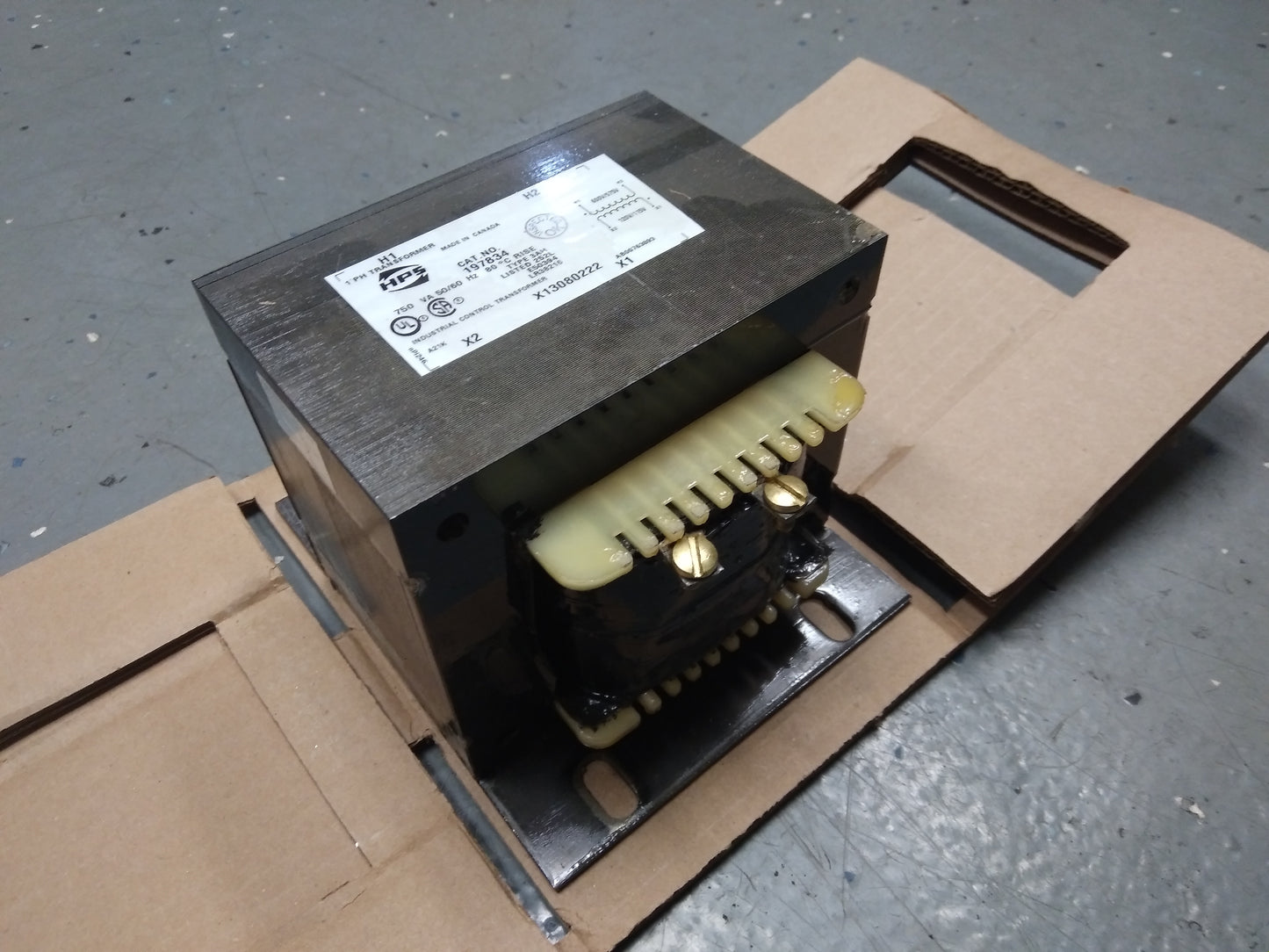 750 VA TRANSFORMER PRIMARY VOLTAGE:600/575 SECONDARY:120/115 50/60 HERTZ PHASE:1