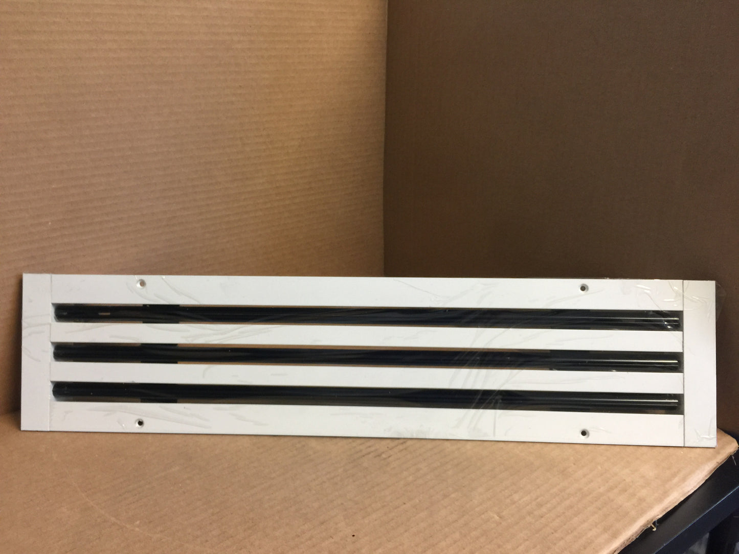 24" LINEAR 3 SLOT DIFFUSER; COLOR: WHITE