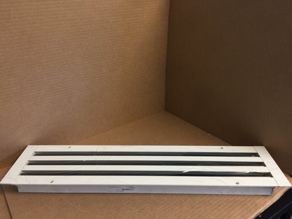 24" LINEAR 3 SLOT DIFFUSER; COLOR: WHITE