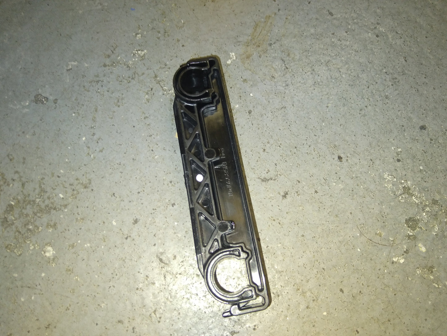 DISCHARGE TUBE CLIP 