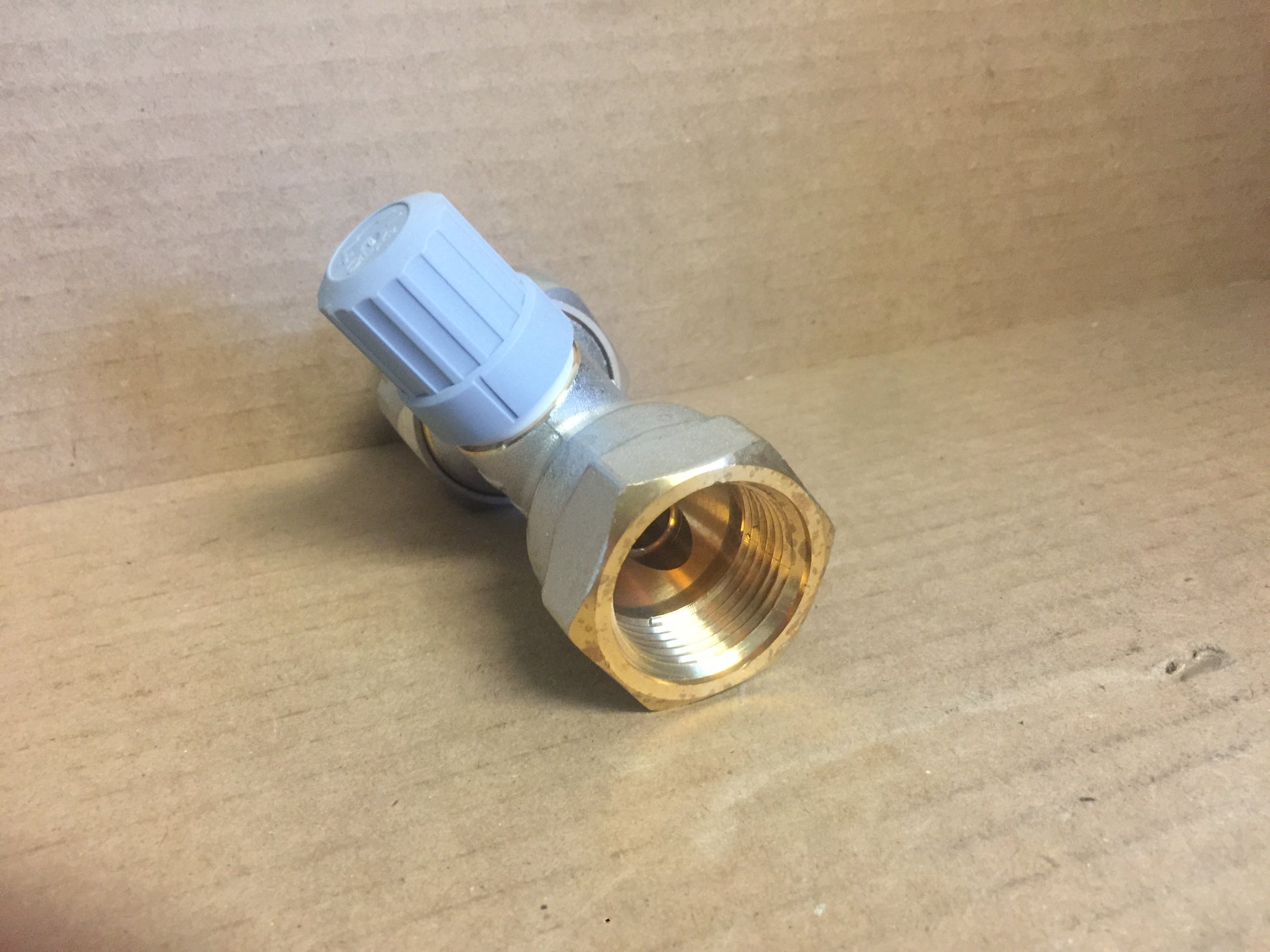 VALVE; 1" STRAIGHT THERMOSTATIC RADIATOR VALVE