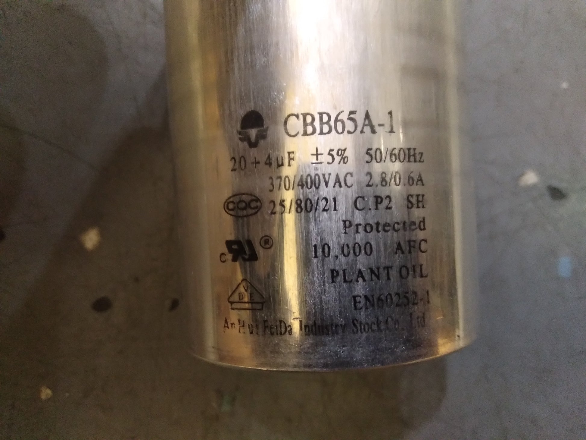 20UF X 370/400 VAC ROUND AC RUN CAPACITOR 50/60 HZ