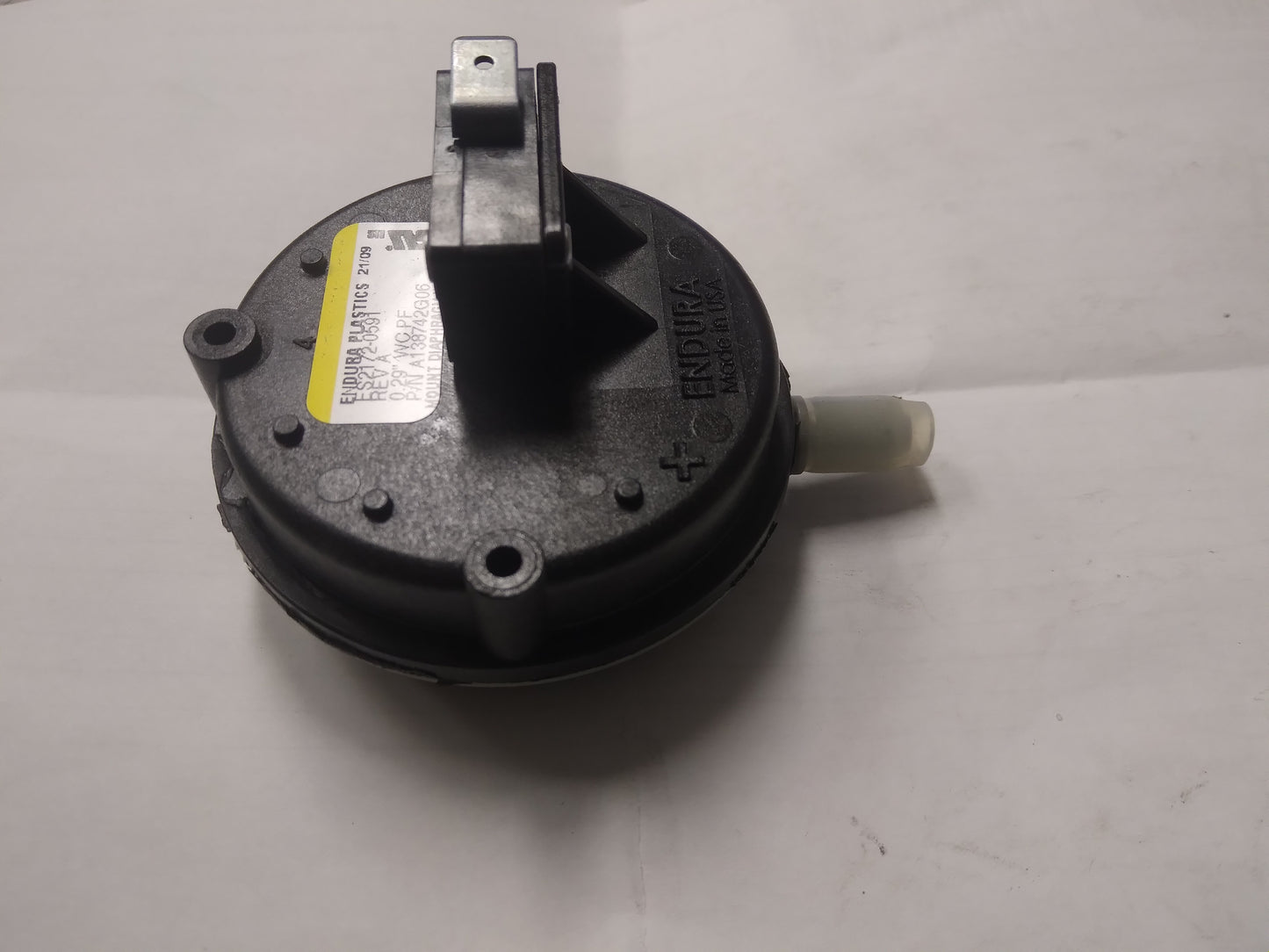 SINGLE PORT PRESSURE SWITCH .29"WC SINGLE POLE