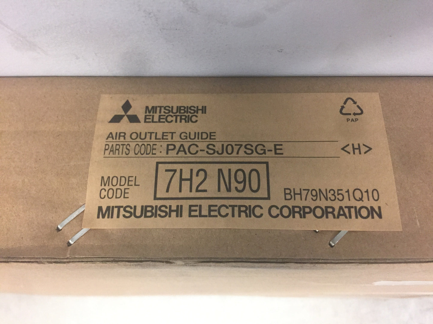 MITSUBISHI AIR OUTLET GUIDE