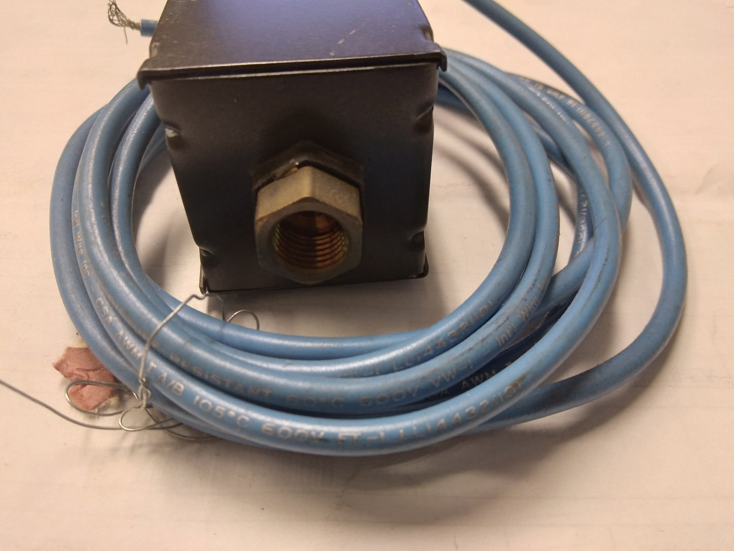 PRESSURE SWITCH OPEN AT -.82" TO -.90" WC, CLOSED -1.02 1/10 HP  3FLA, 18 LRA