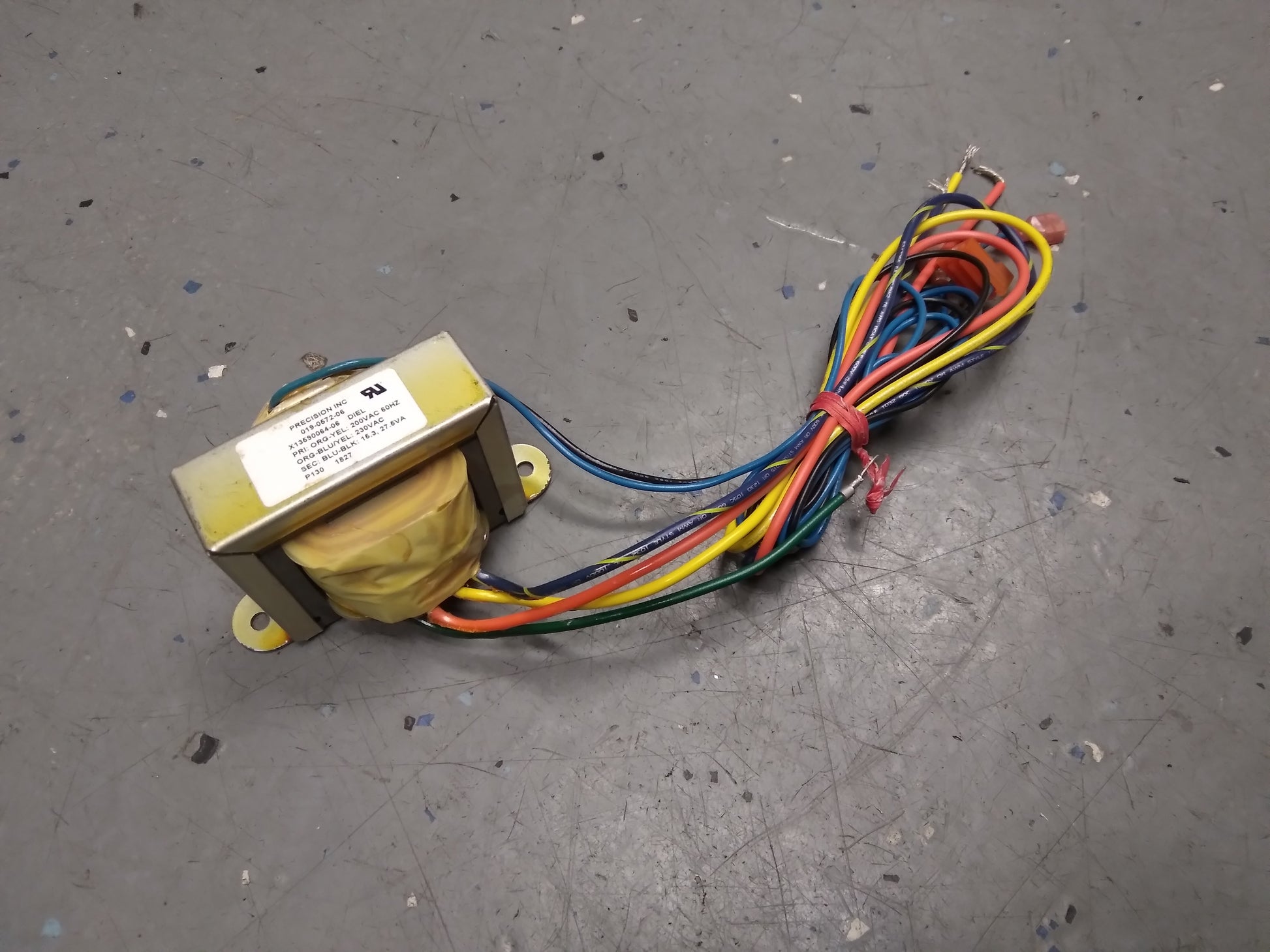 LOW VOLTAGE TRANSFORMER 12V PRIMARY 15.3,27.5 VA SECONDARY 60 HZ 