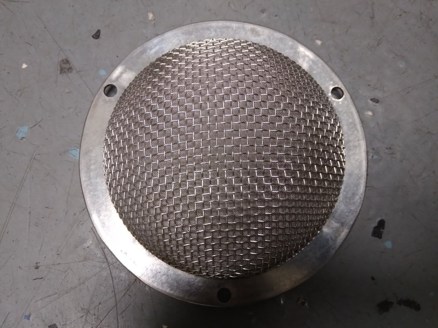 OIL STRAINER 1.12"H X 4.62" DIA