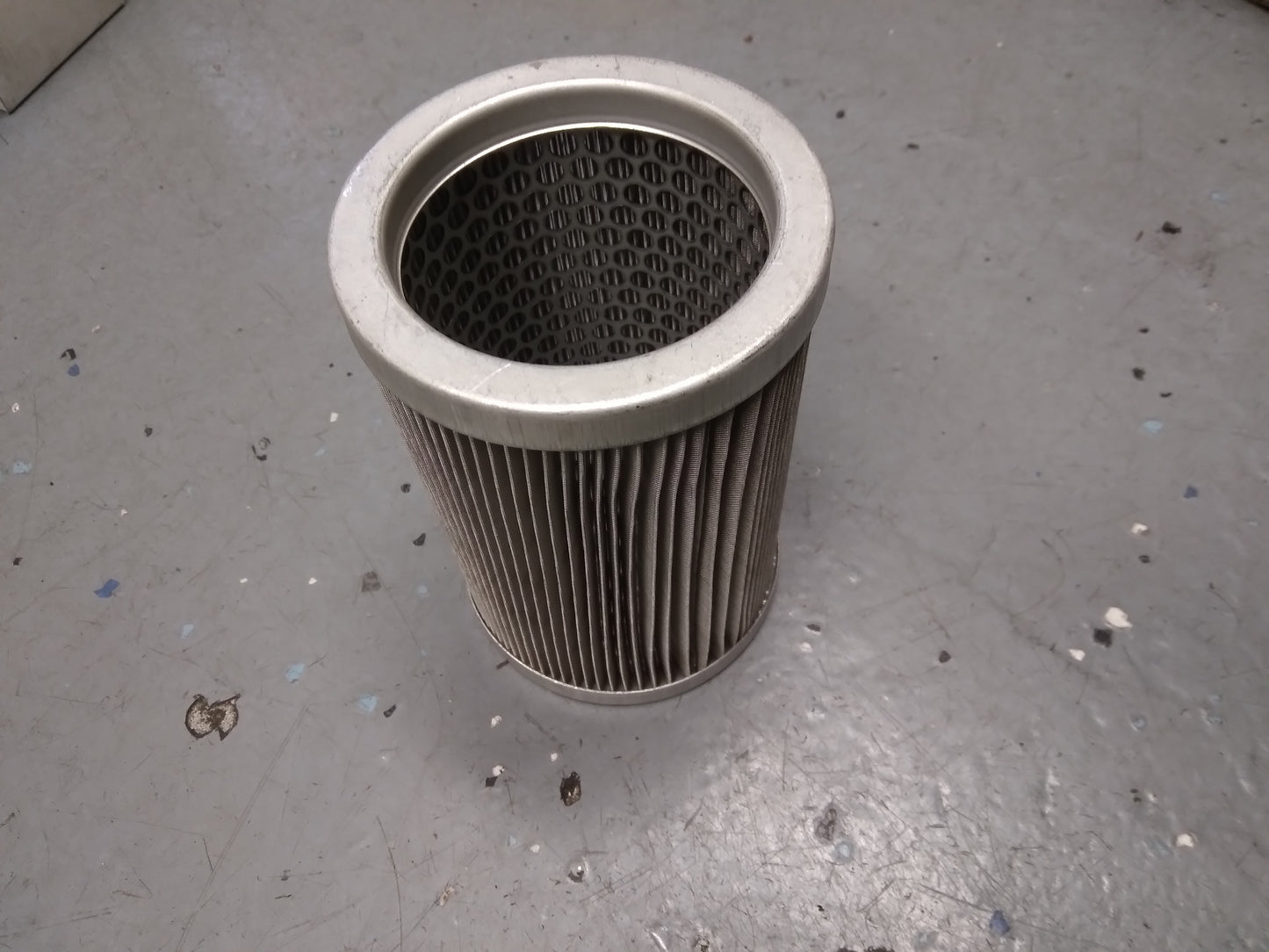 STRAINER 3.72"OD 5.50"H 