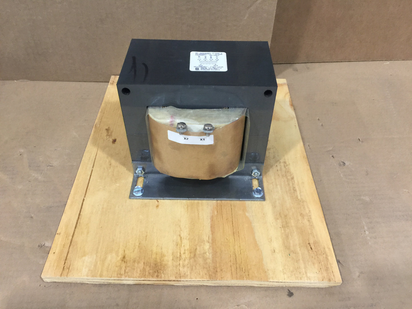 1 KVA TRANSFORMER; 346/380/415V PRIMARY, 115 V SEC, 50/60HZ